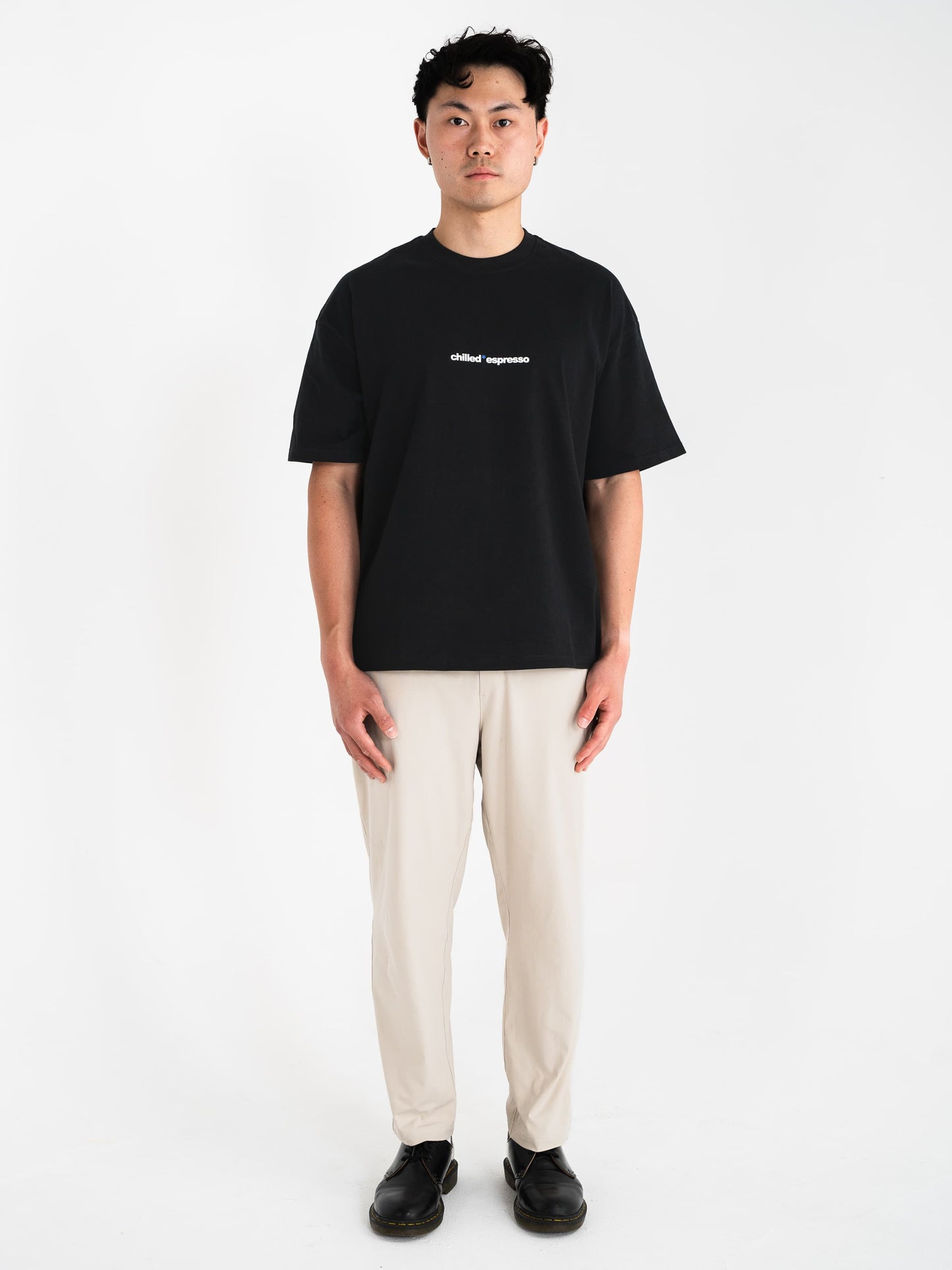 debut tee black